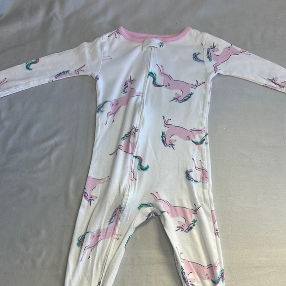 Carter's - Footed Onesie Sleeper with Pink Trim and Unicorn design - Picture 3 of 5